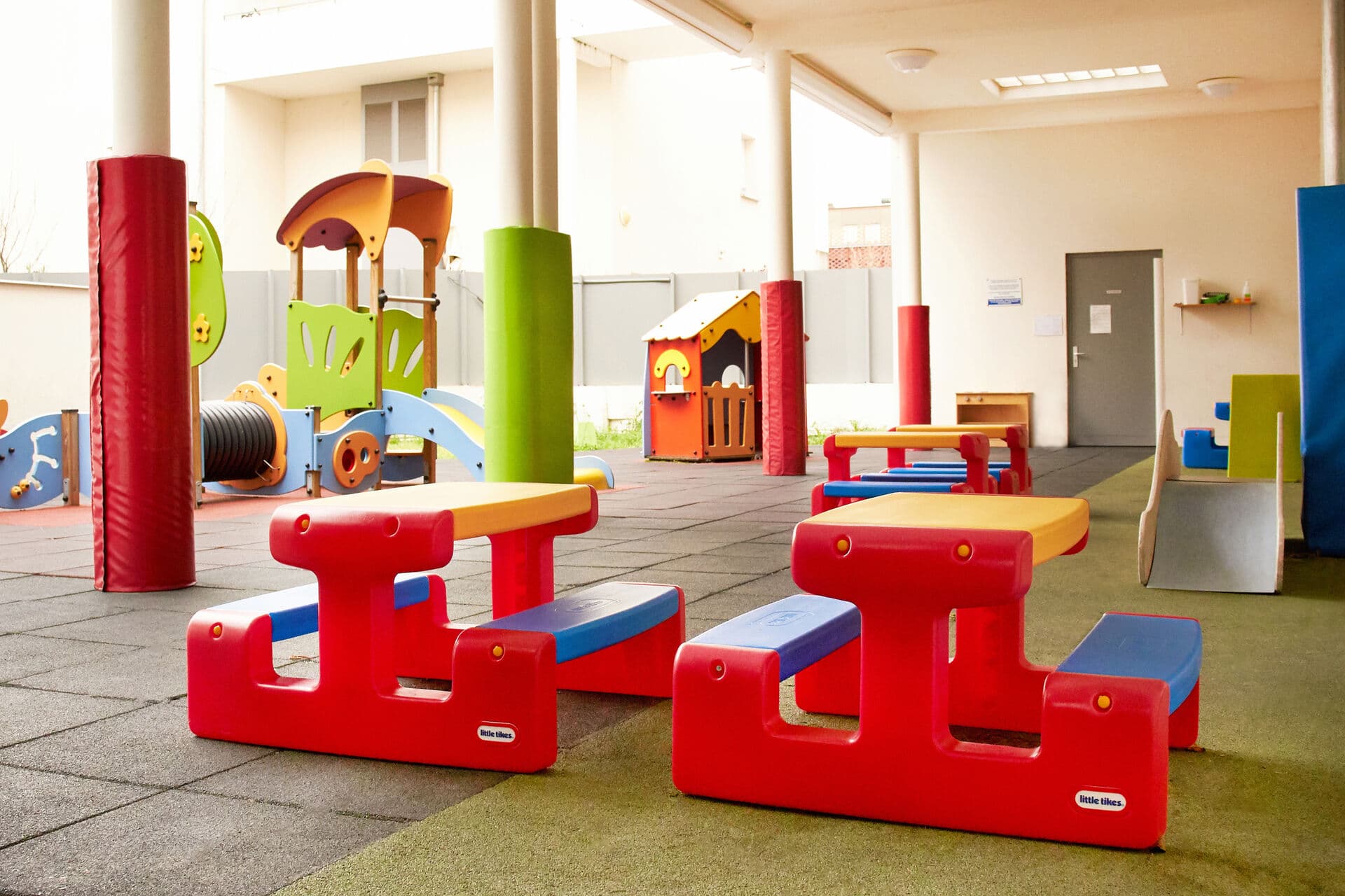 L'extérieur de la crèche de L'Éveil, rue du Lot à Toulouse